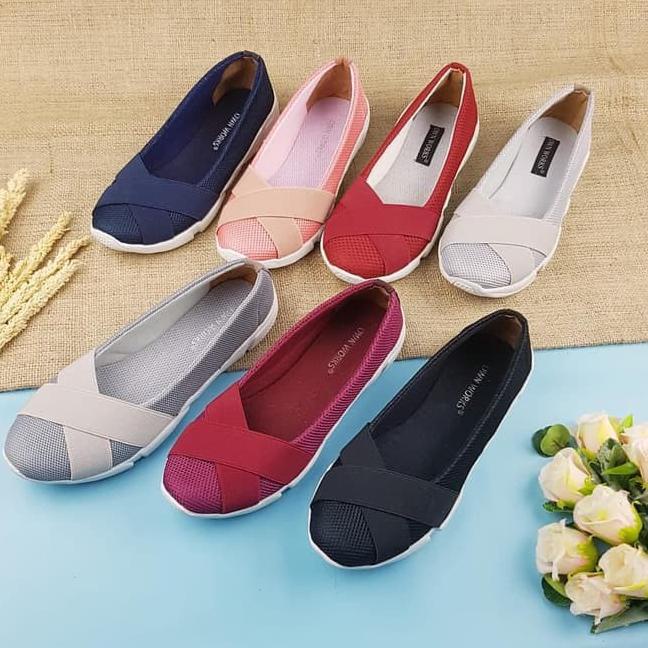 (ATC) Sepatu Slip On Wanita Ziudith K01