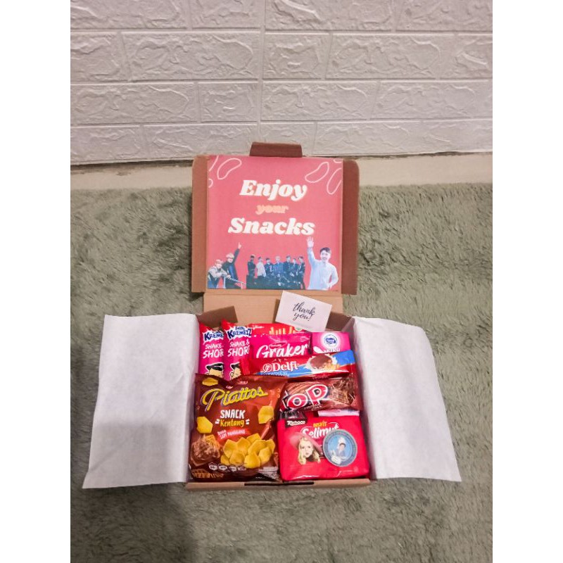 

SNACKBOX / GIFTBOX / HAMPERS UK 20X20 CM