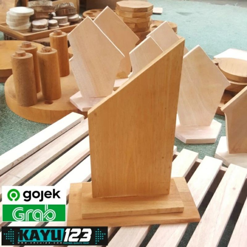

PLAKAT KAYU POLOS TINGGI 22 CM TROPHY HADIAH PENGHARGAAN (PK-01)