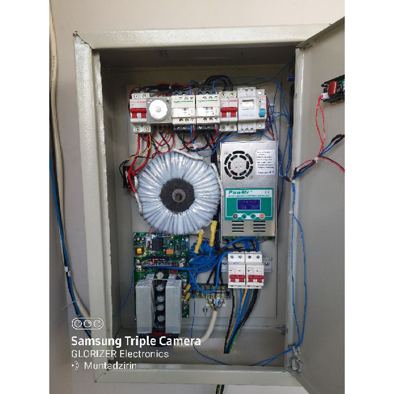 Panel PLTS, Box controller PLTS, ATS, inverter 1500 watt dan mppt 60A