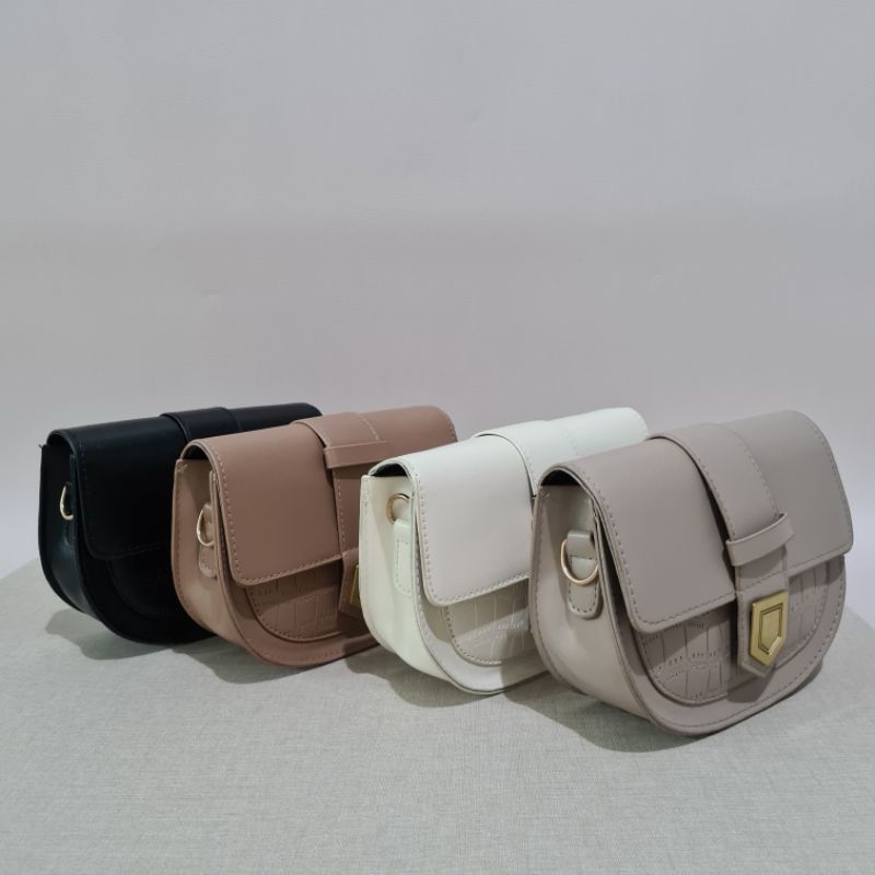 NAOMI - SALE Chyntia Sling Bag Import Wanita - Tas Slempang - Tas Wanita Kulit Sintetis Murah Terjangkau - Tas Wanita - Tas Naomi - Naomi Bag