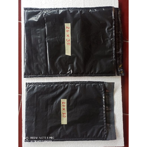 

1 Lembar|20x30 / 26x35| AMPLOP BUBBLE Mailer HITAM DOF | Dengan lem Perekat, murah dan berkualitas