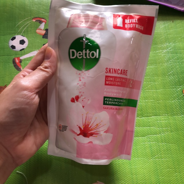 Sabun mandi cair dettol sakura blosom  250 ml