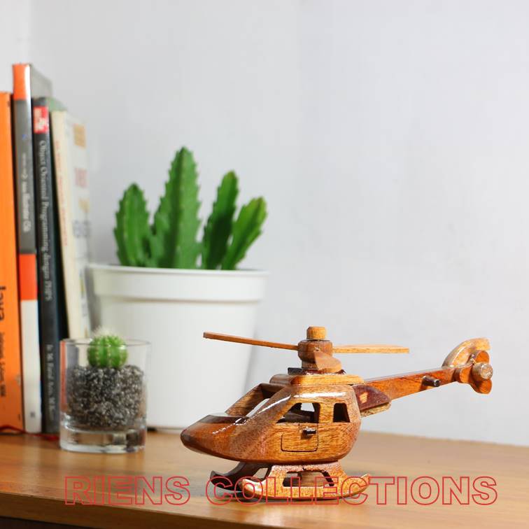 RIENS COLLECTIONS. MINIATUR DIECAST PAJANGAN HELYCOPTER KAYU UKURAN 19X5X8 CM. Souvenir Jogja. Oleh Oleh Jogja unik