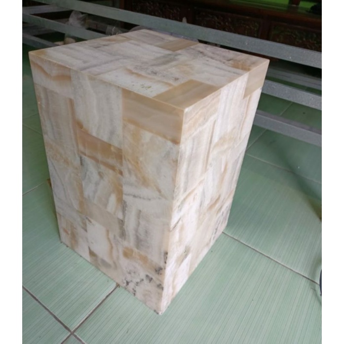 Kursi Kubus Batu Fosil Kayu