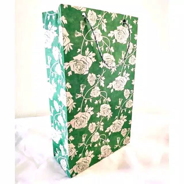 

Paper bag/ tas kertas (15 x 8 x 25) untuk wafer