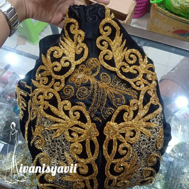 Kebaya Pengantin, bahan bludru Jokowi MEWAH