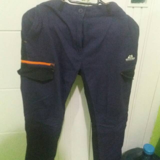 Celana hiking mountain equipment