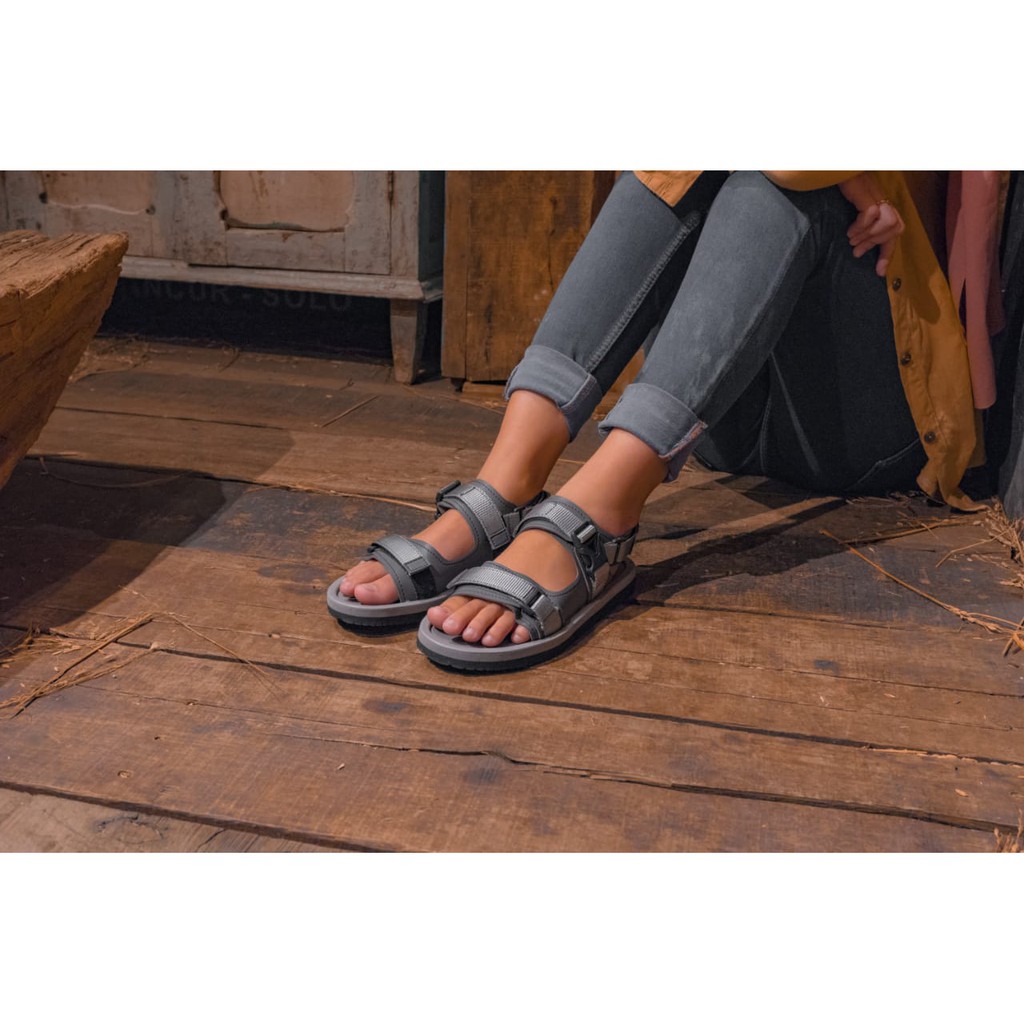 SANDAL WANITA GUNUNG VOLKERFOOTWEAR CUTTER ABU SOLE HITAM