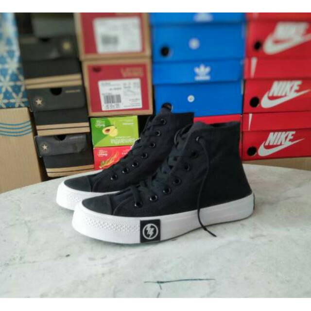 Converse flas/ sepatu converse/ sepatu pria/ sepatu casual