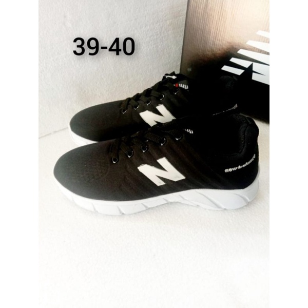 Sepatu Running NB