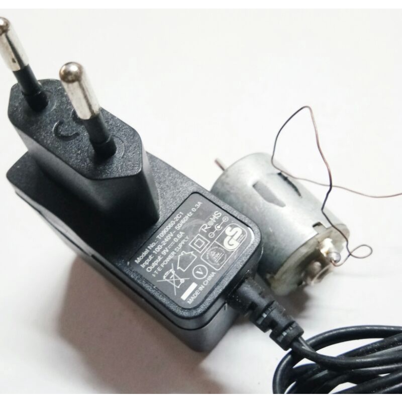 DC motor 5v~9vdc -15000rpm Satu  set plus adapter 9vdc -0,6amp