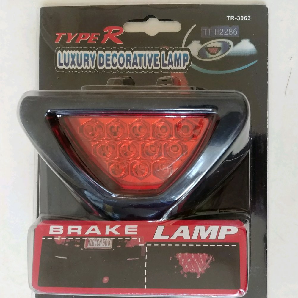 lampu stop rem BELAKANG MOBIL MODEL segitiga  RACING F1 KEDIP UNIVERSAL NYALA MERAH BIRU PUTIH