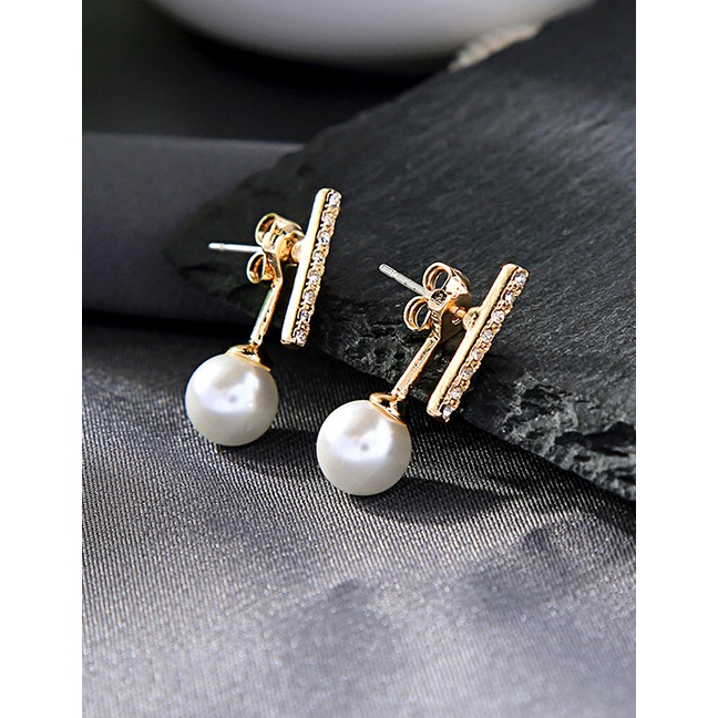 LRC Anting Tusuk Fashion Gold Geometric Letter Artificial pearl Earrings D44970