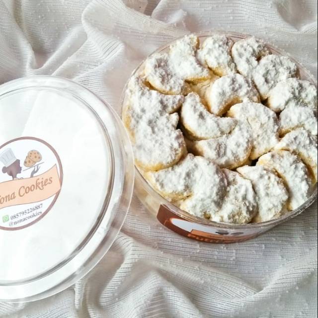 

Kue Putri Salju 500 gram