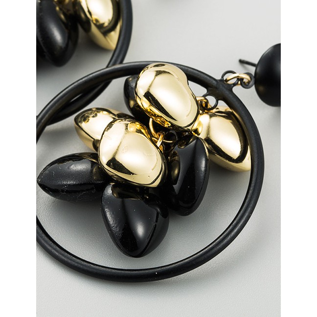 LRC Anting Tusuk Fashion Black Gold Circle Heart Earrings D62780