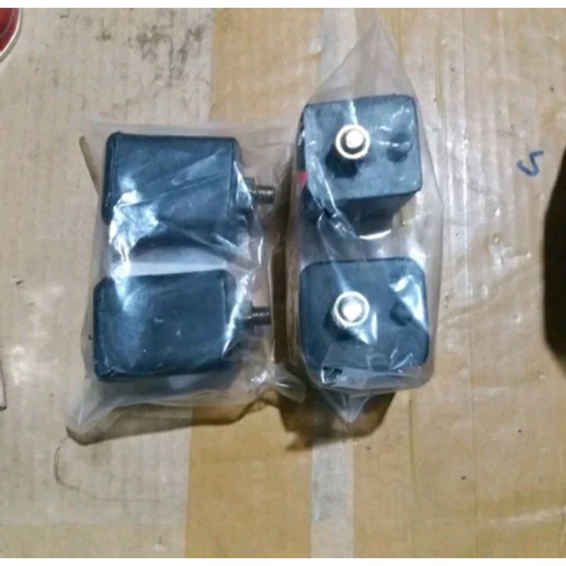 karet stoper bak karet tabeng Colt L300 colt t120lama juga sama harga 1set 2biji