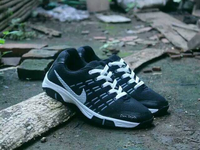 Sepatu badminton/sepatu voly/sepatu cowok olah raga