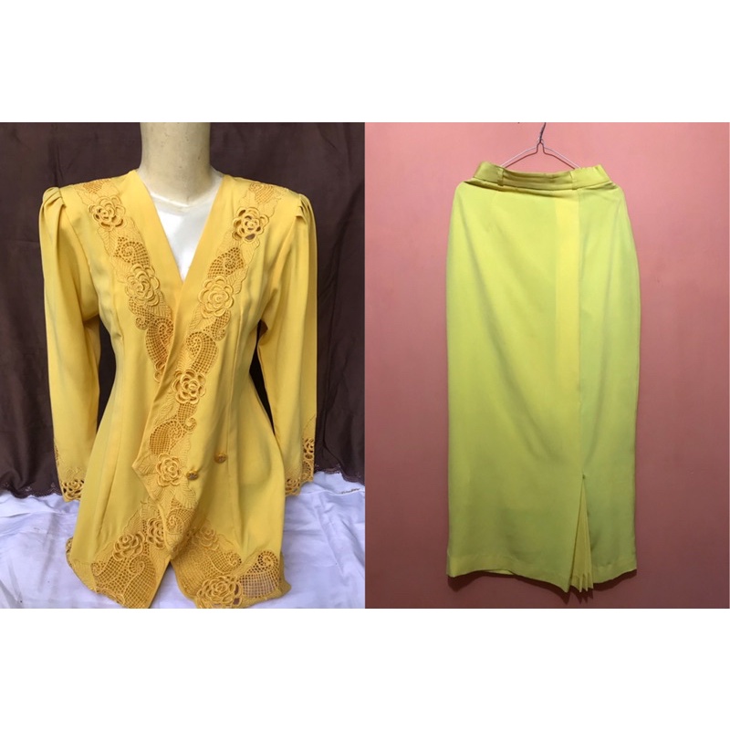 THRIFT/PRELOVED Set Kebaya Satin Jakarta Betawi Polos Kuning + Rok Panjang