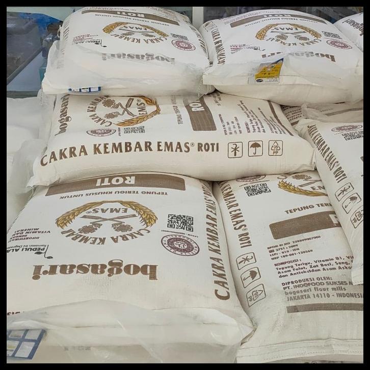 

TERBARUU!! cakra kembar emas tepung terigu 25 kg , gpjek grab only TERBARU