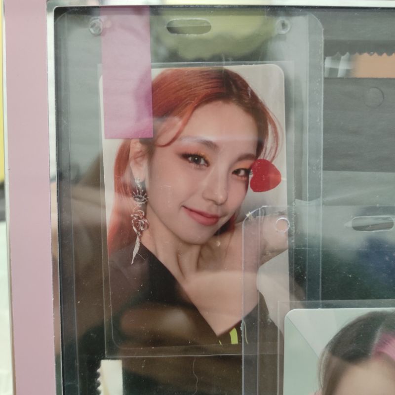 Yeji ITZY GUESS WHO Photocard - Candy Pose