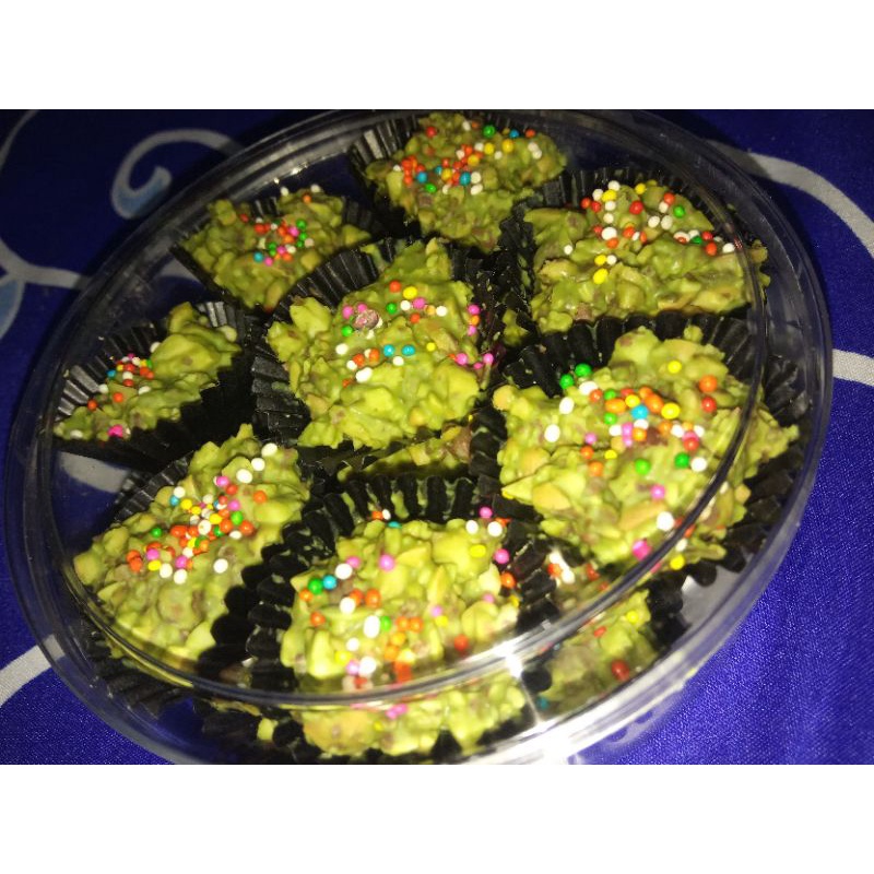

kue lebaran/Kacang coklat (rasa matcha)