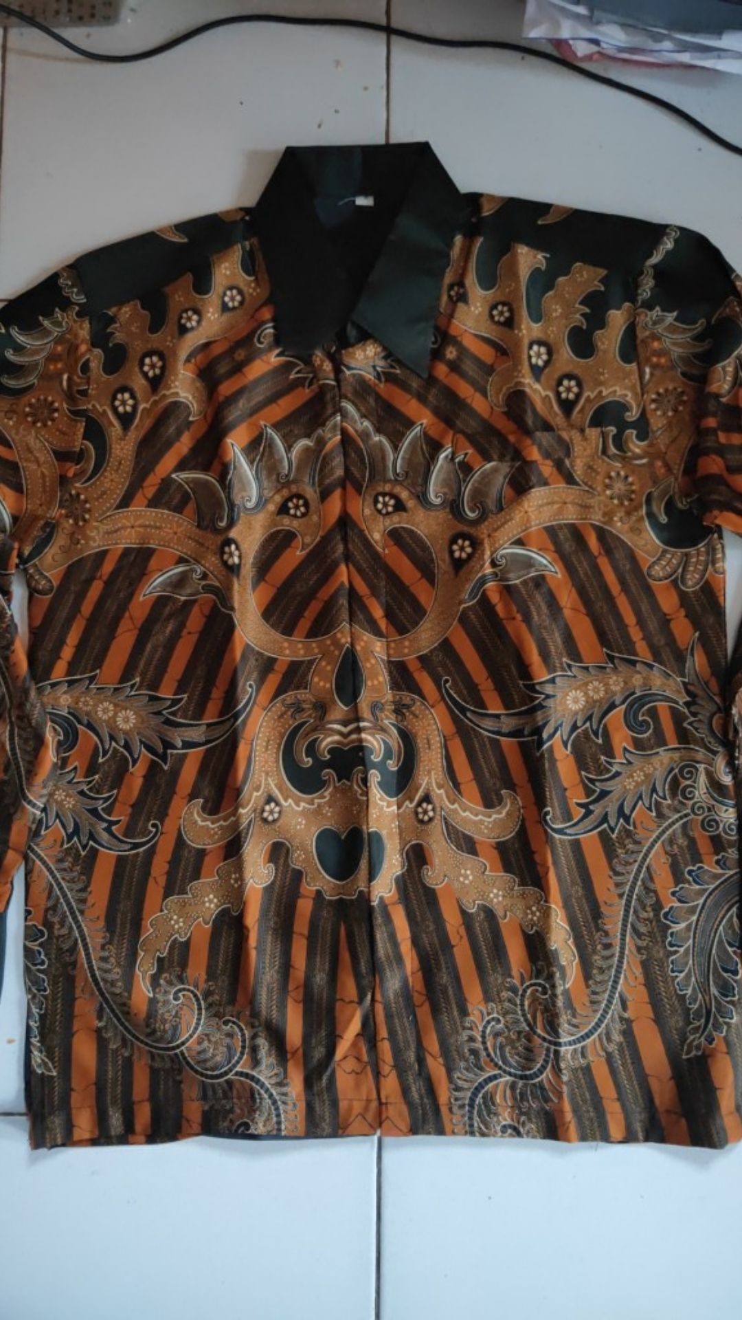 Kemeja Batik Pria Semi Sutra Emboz Exclusive Puring Istimewa Bahu Pakai Busa