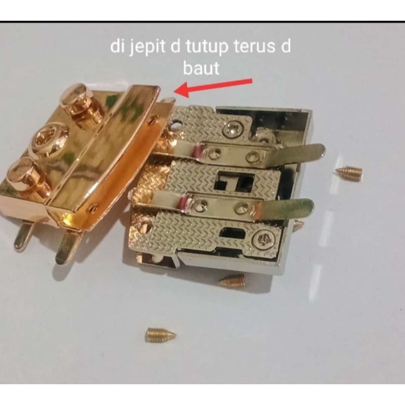 Kunci tas rajut model geser