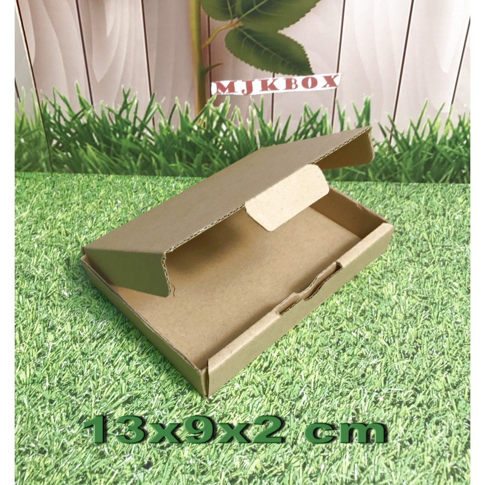 

Kardus karton uk. 13 x 9 x 2 cm...die cut box kotak Souvenir -dll