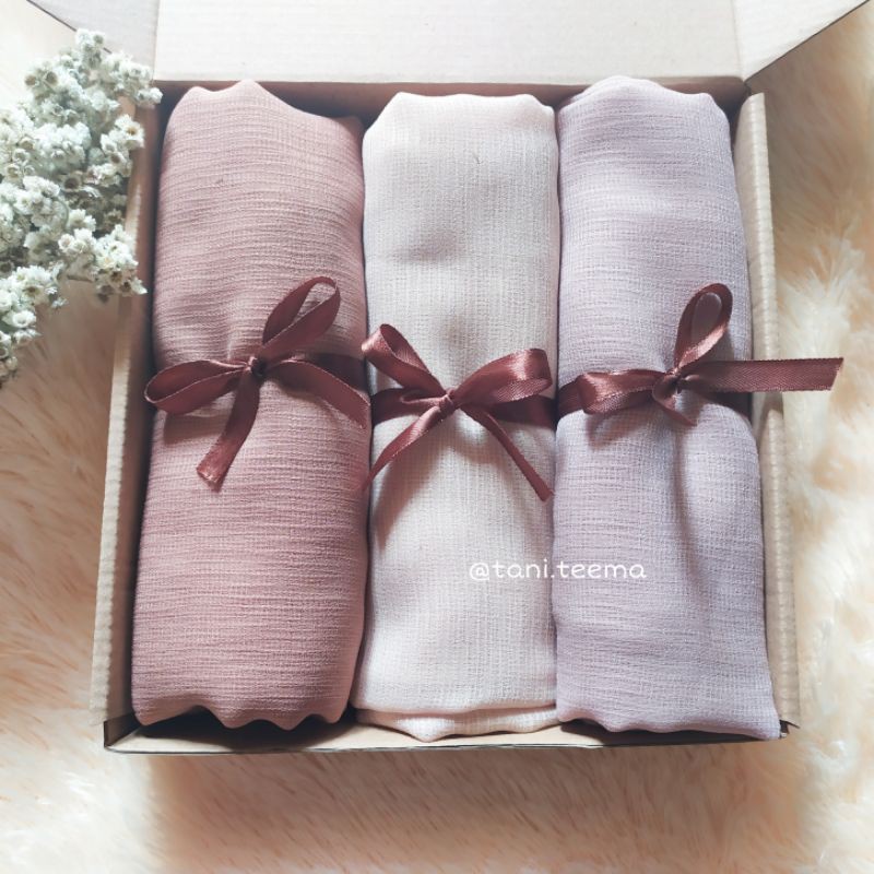 

HAMPERS HIJAB | Gift Box | Kado ultah, Kado wedding, Kado Wisuda, dll