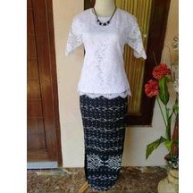 setelan etnik rok tenun dan atasan brokat