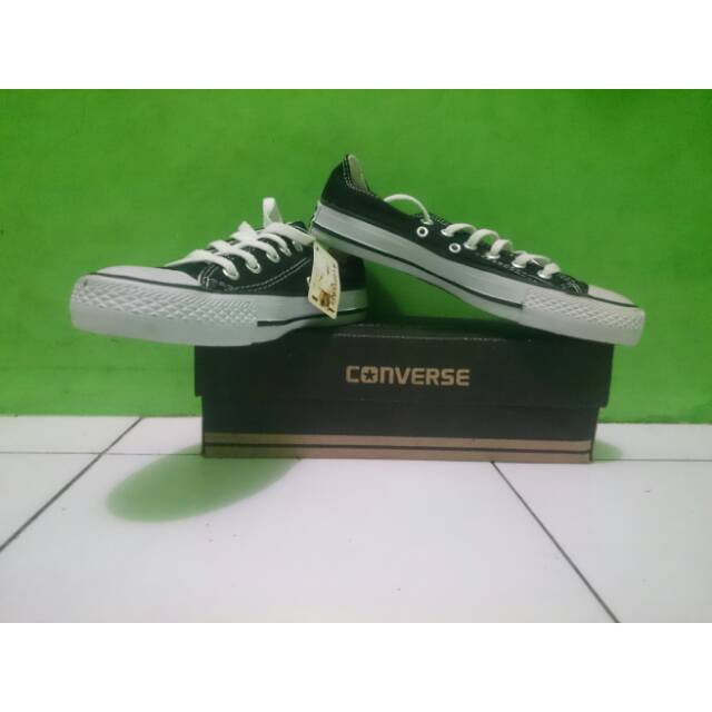 Sepatu convers