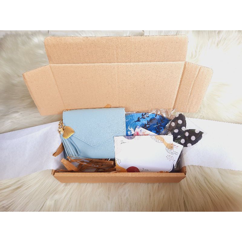 hampers Dompet goft box wanita kado masker