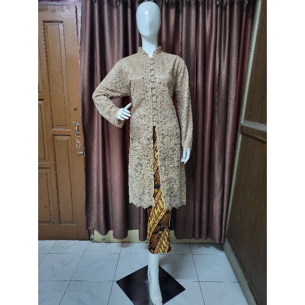 Kebaya ibu besan / ibu pengantin brukat mutiara
