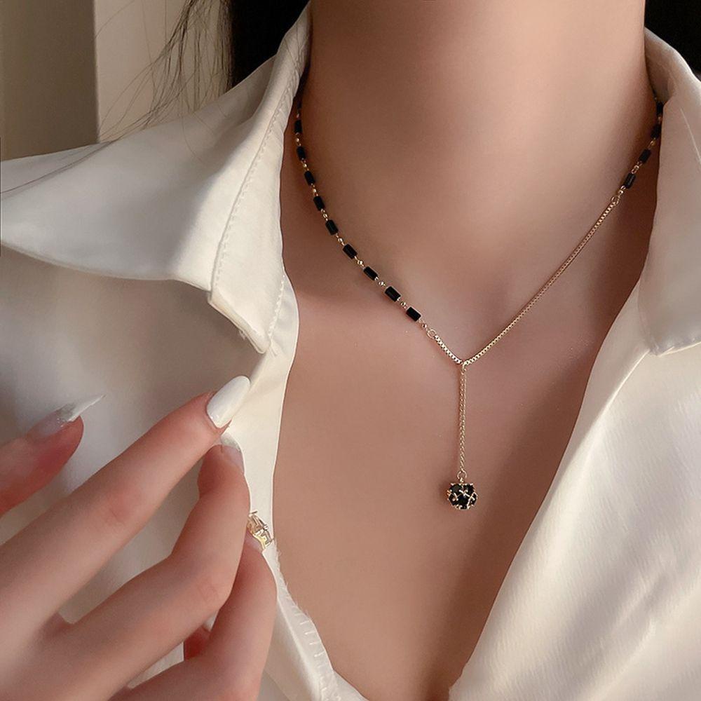 Mxbeauty Kalung Emas Retro Sederhana Rantai Klavikula Wanita Kalung Dimond Perhiasan Hadiah Rumbai Liontin Gaya Korea Kalung