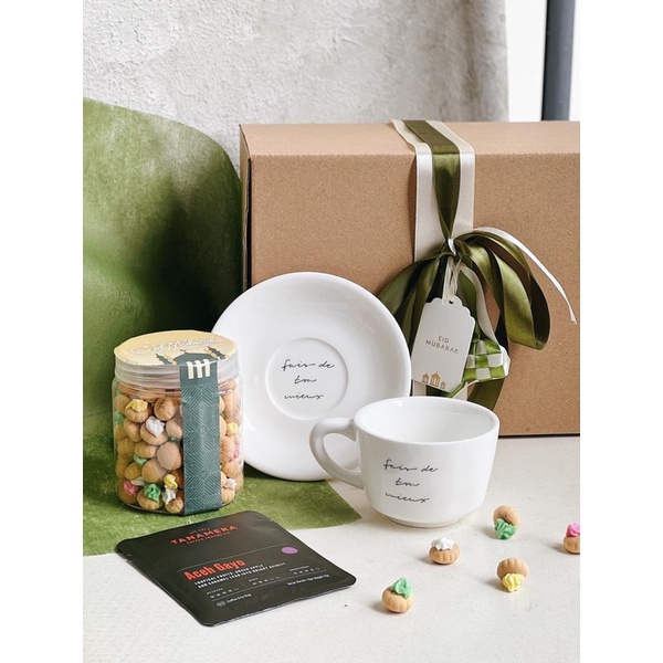 

Raya Hampers | hampers lebaran idul fitri by Euljirostudio | eid mubarak hampers parsel lebaran ramadhan paket idul fitri | gift/kado aesthetic hampers homecafe gift idea aesthetic kue monas hampers hadiah lebaran cantik premium | set cangkir mug