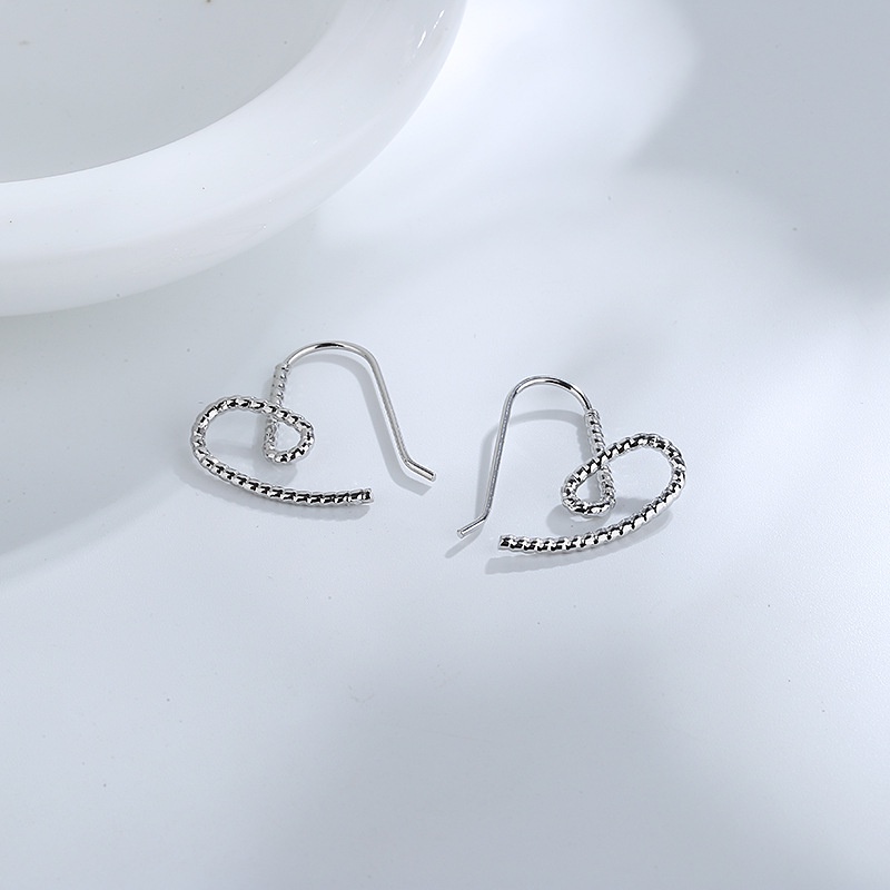 Anting Kait Bentuk Hati Model Hollow Out Twist Bahan S925 Silver Untuk Wanita