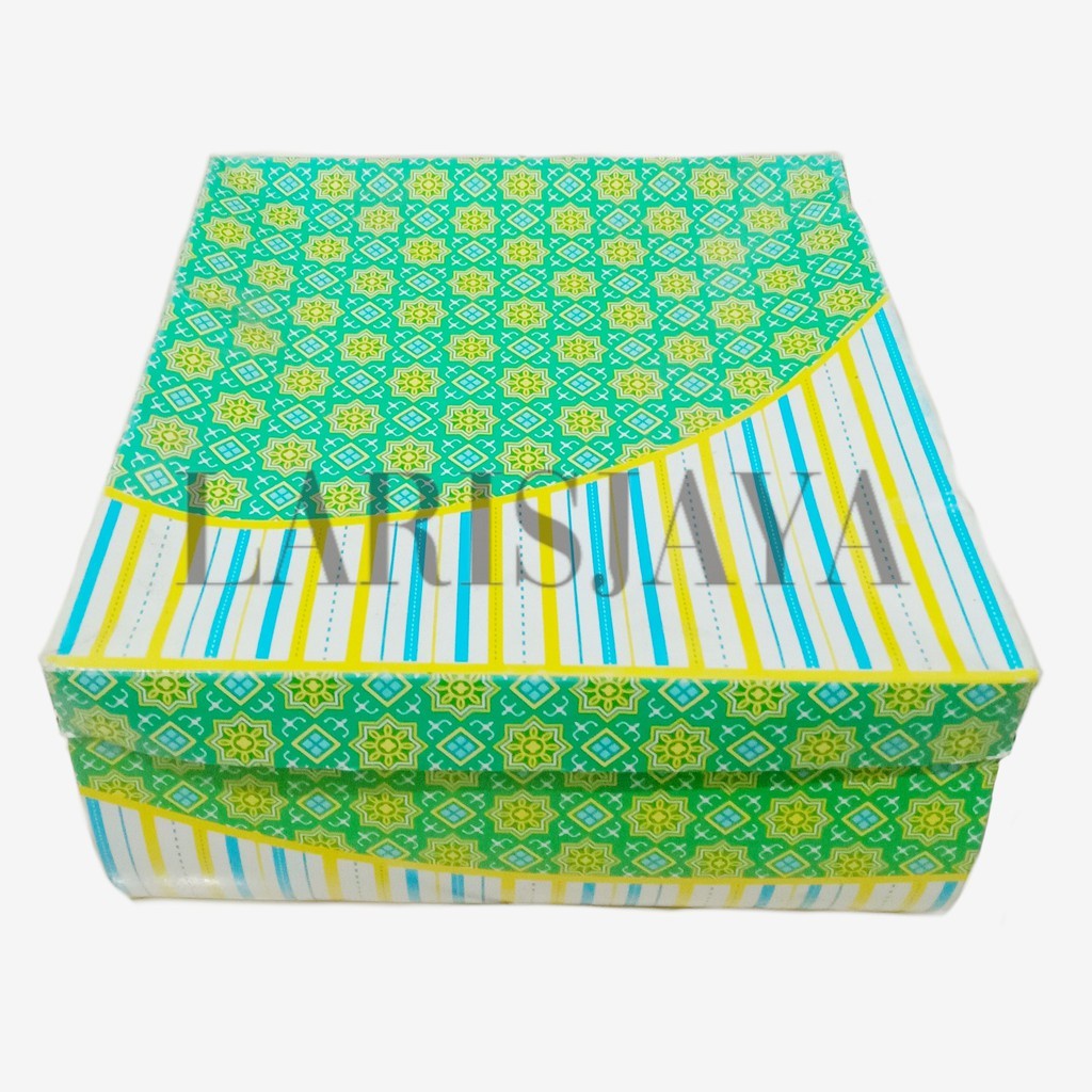 

SEDANG DISKON!!! ( Kardus ) Dus Snack/Dus Nasi Motif Batik Uk. 18 x 18 x 9