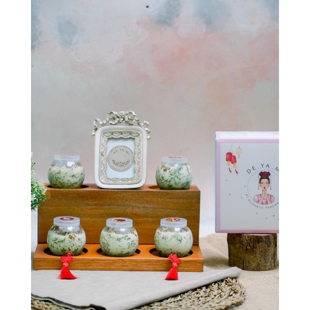 

hampers box of 5 sago pandan