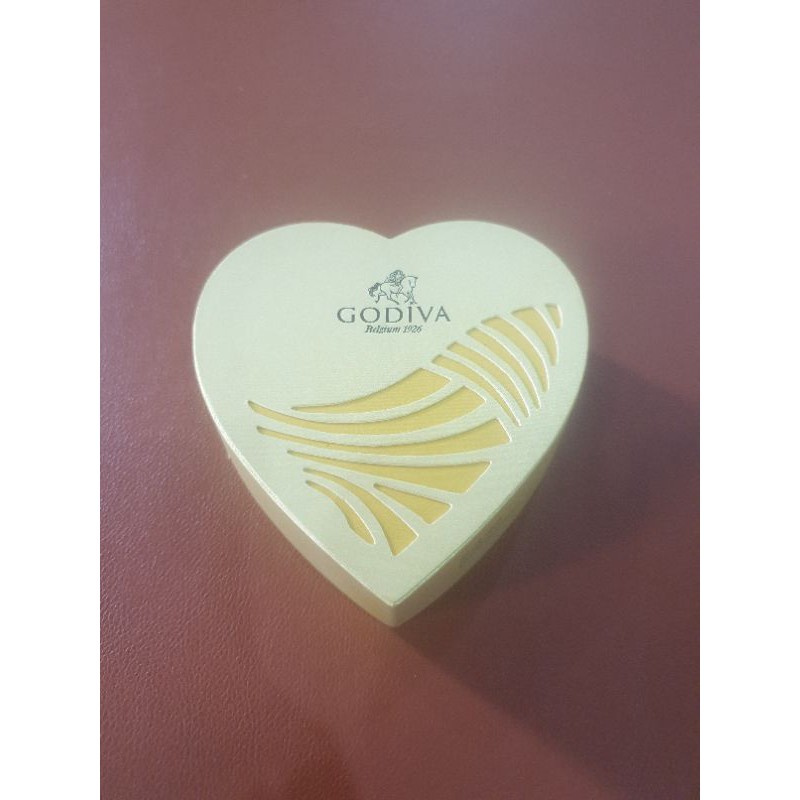 Kotak Coklat Godiva Belgium 1926 bentuk Hati Gold