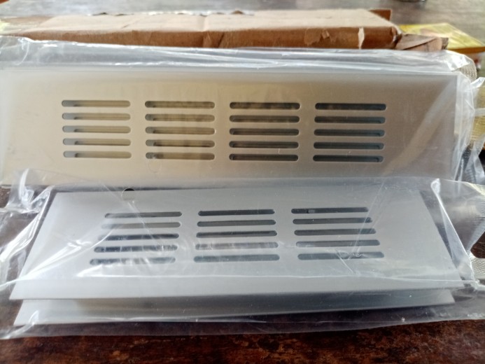Lobang Angin Aluminium 5 X 20 Cm/lubang Hawa/saringan Udara/ventilasi Lemari