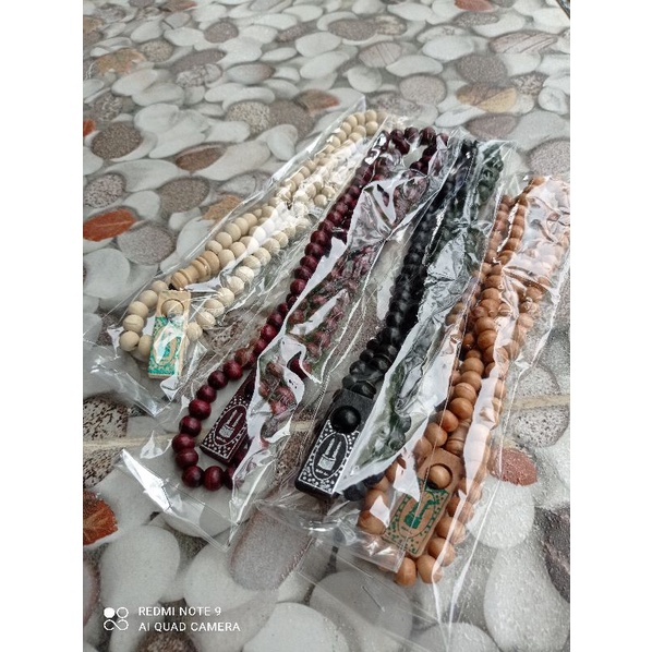 Tasbih kayu 99butir sudah dikemas satu persatu harga satuan bagus untuk souvenir hajian nikah umroh tahlilan dll dijamin termurah