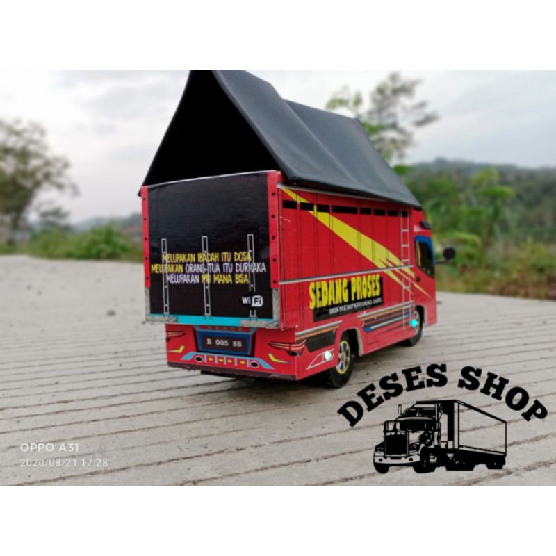 miniatur truck oleng BISA CUSTOM FOTO DAN NAMA DI PINTU BELAKANG