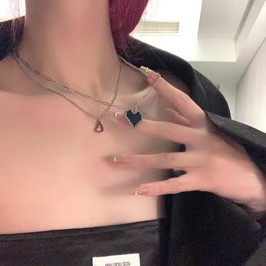 Kalung Rantai Klavikula Ganda Desain Hati Warna Hitam Gaya Hip Hop Korea Untuk Wanita