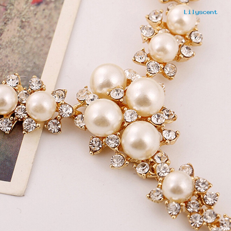 Kalung Wanita Dengan Liontin Mutiara Imitasi Untuk Pesta Pernikahan