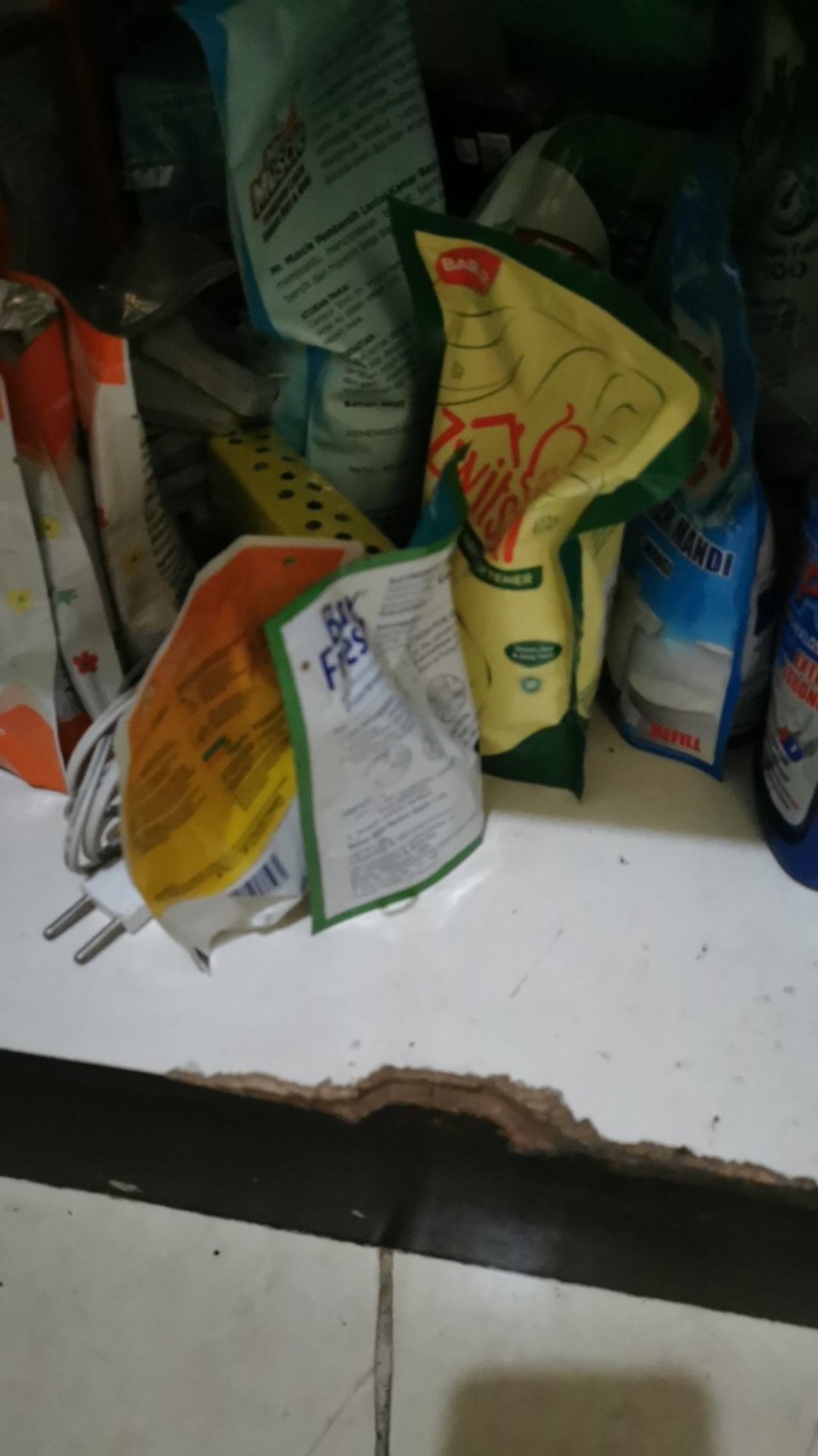 Kispray Pelicin Pakaian Isi 4 Sachet @21ml