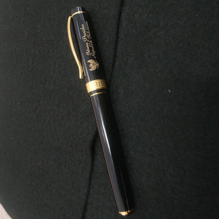 

Pulpen mewah logo istana gratis tambah nama bukan parker montblanc promo