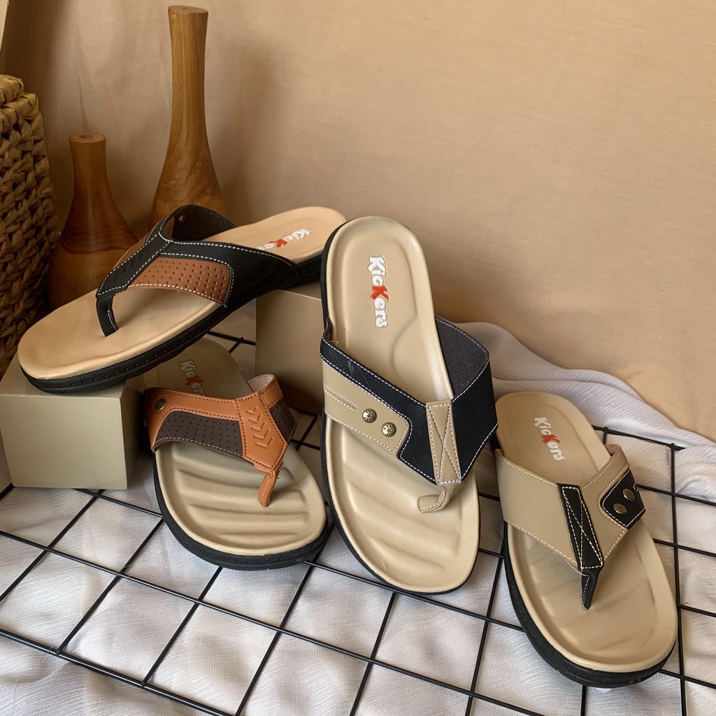 (TANPA KARDUS)sandal JAPIT TAMPAN 3 SENDAL JEPIT PRIA cowok KULIT SINTETIS kasual termurah karet pria dewasa Sandal pria Sandal jepit pria Sandal casual pria elegant Sandal kulit Share: Sandal Kasual Kulit Pria Original Model Jepit Pria Santai Ringan Sa