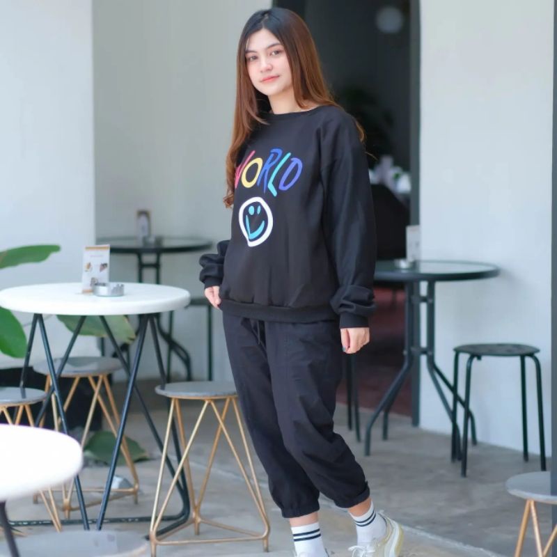 Sweater basic crewneck pria &amp; wanita world smile