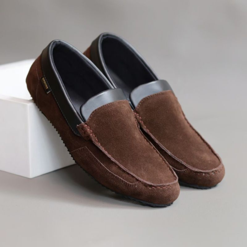 Sepatu Casual Slip On Pria Slop Kasual Santai Kerja Kuliah Suede Syintetik